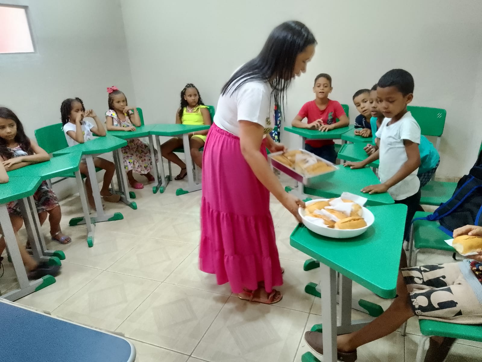 Momento de convivência e lanche com as crianças